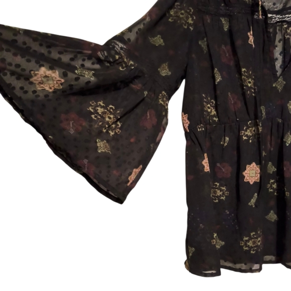 Lucky Brand Black Sheer Textured Boho Blouse with Bell Sleeves and Lace Inserts - Picture 4 of 9